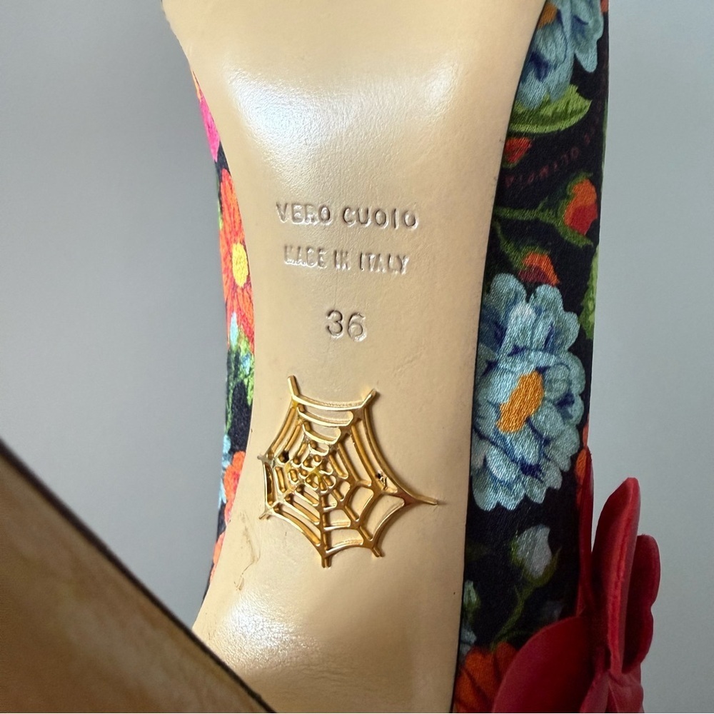 Charlotte Olympia Floral 3D Rose Wood Platform Heel Pumps - US 6 (36) - Picture 7 of 7